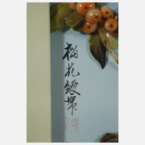 Drei dekorative Reliefschnitzereien