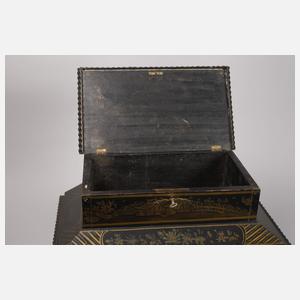 Kleines Lackschränkchen