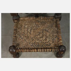 Geschnitzter Brettstuhl