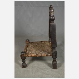 Geschnitzter Brettstuhl