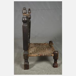 Geschnitzter Brettstuhl