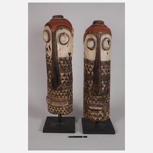 Zwei Helmmasken der Pende