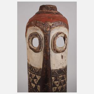 Zwei Helmmasken der Pende