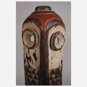 Zwei Helmmasken der Pende