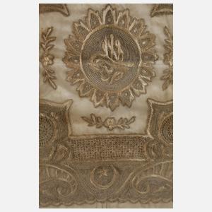 Zierdecke mit Stickerei