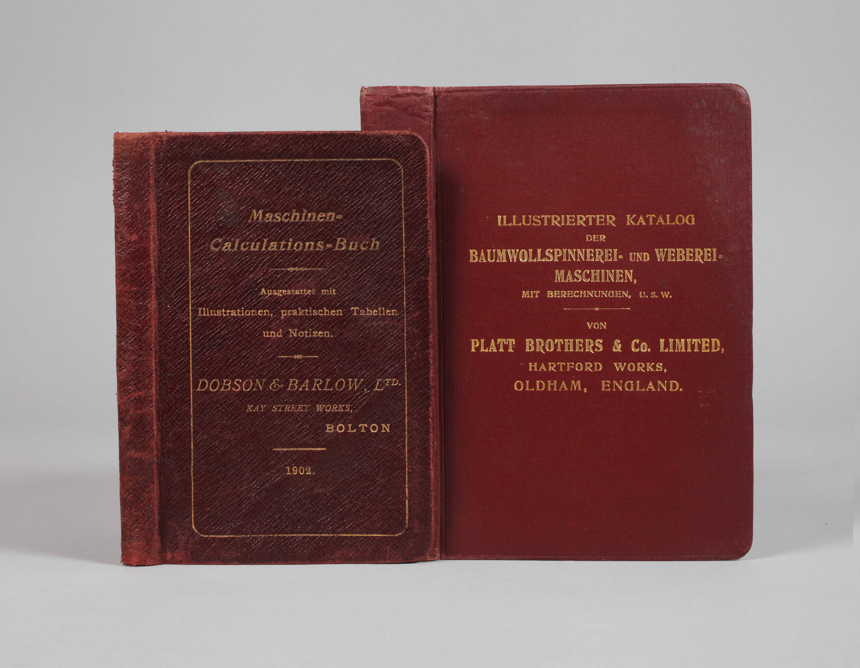 Zwei Textilmaschinen-Handbücher