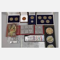 Konvolut Medaillen, Münzen und Scheine DDR111