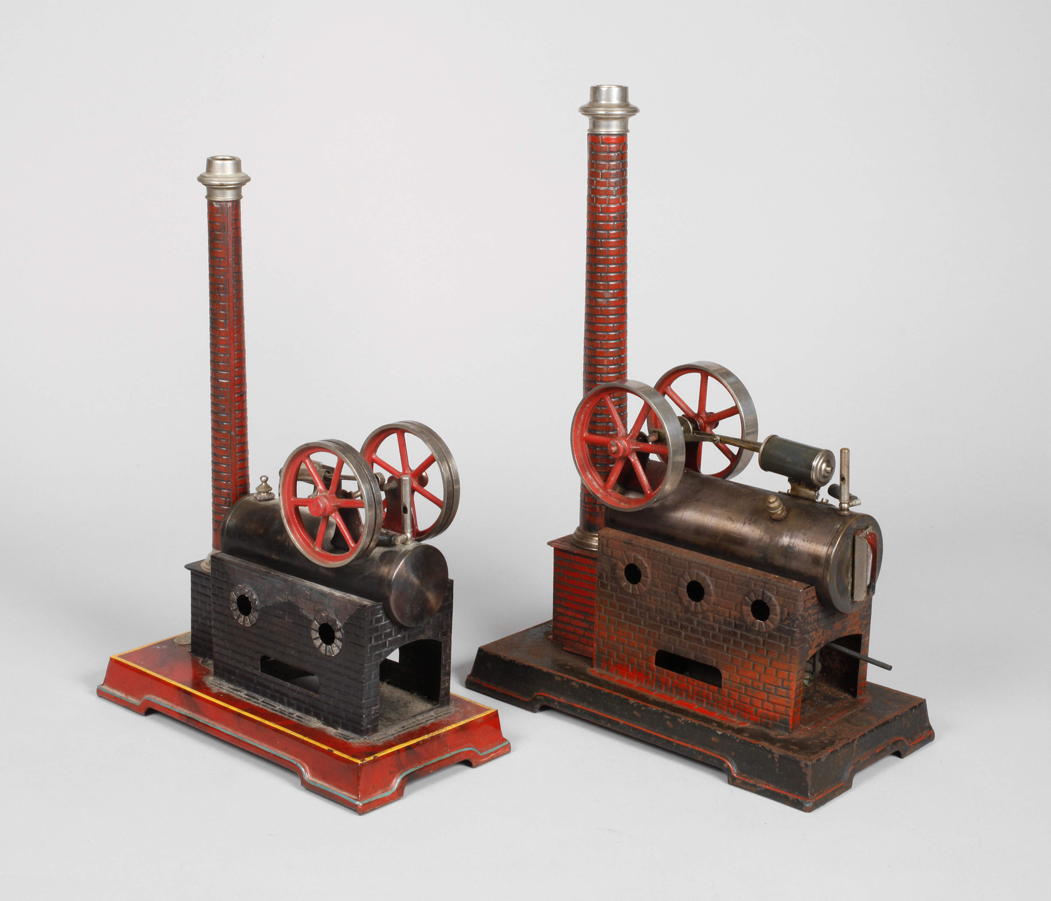 Falk zwei stationäre Lokomobilen