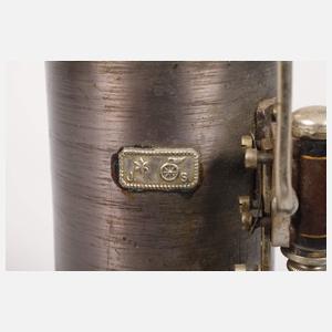 Schoenner kleine stehende Dampfmaschine