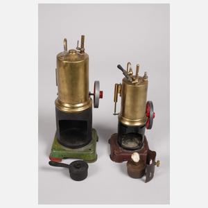 Vier kleine stehende Dampfmaschinen