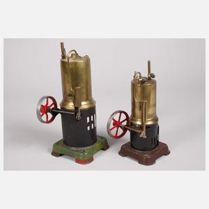 Vier kleine stehende Dampfmaschinen