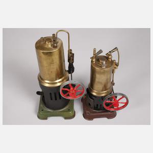 Vier kleine stehende Dampfmaschinen