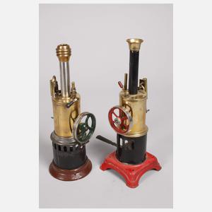 Vier kleine stehende Dampfmaschinen