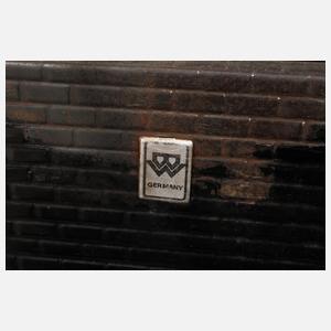 Drei liegende Dampfmaschinen