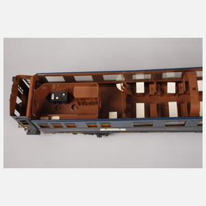 Märklin Gepäck- und drei Personenwagen