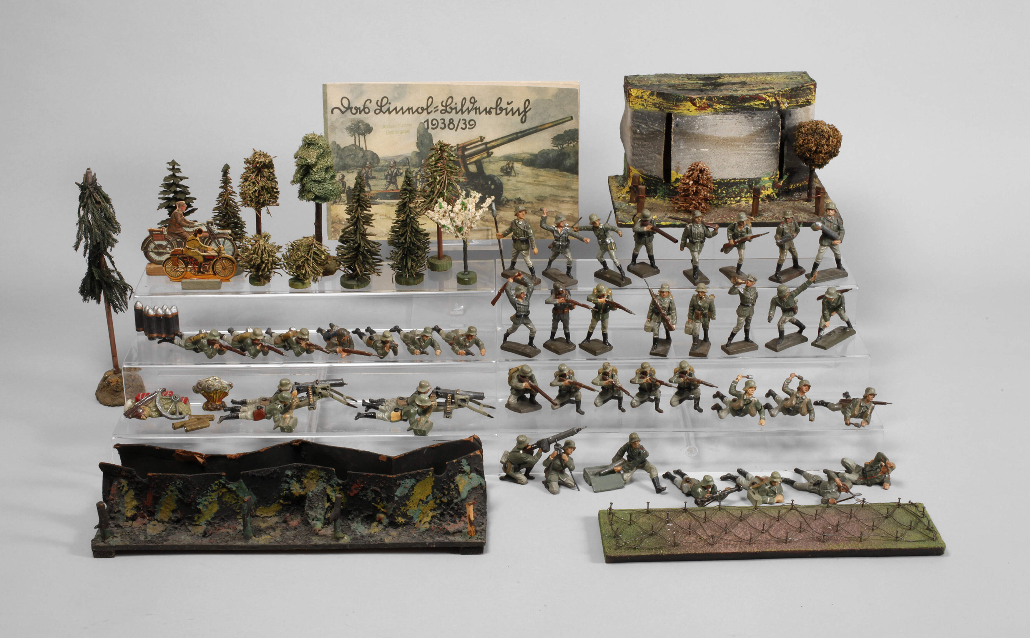 Lineol Massesoldaten im Gefecht mit Zubehör