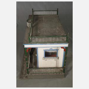 Großes Puppenhaus mit Terrasse