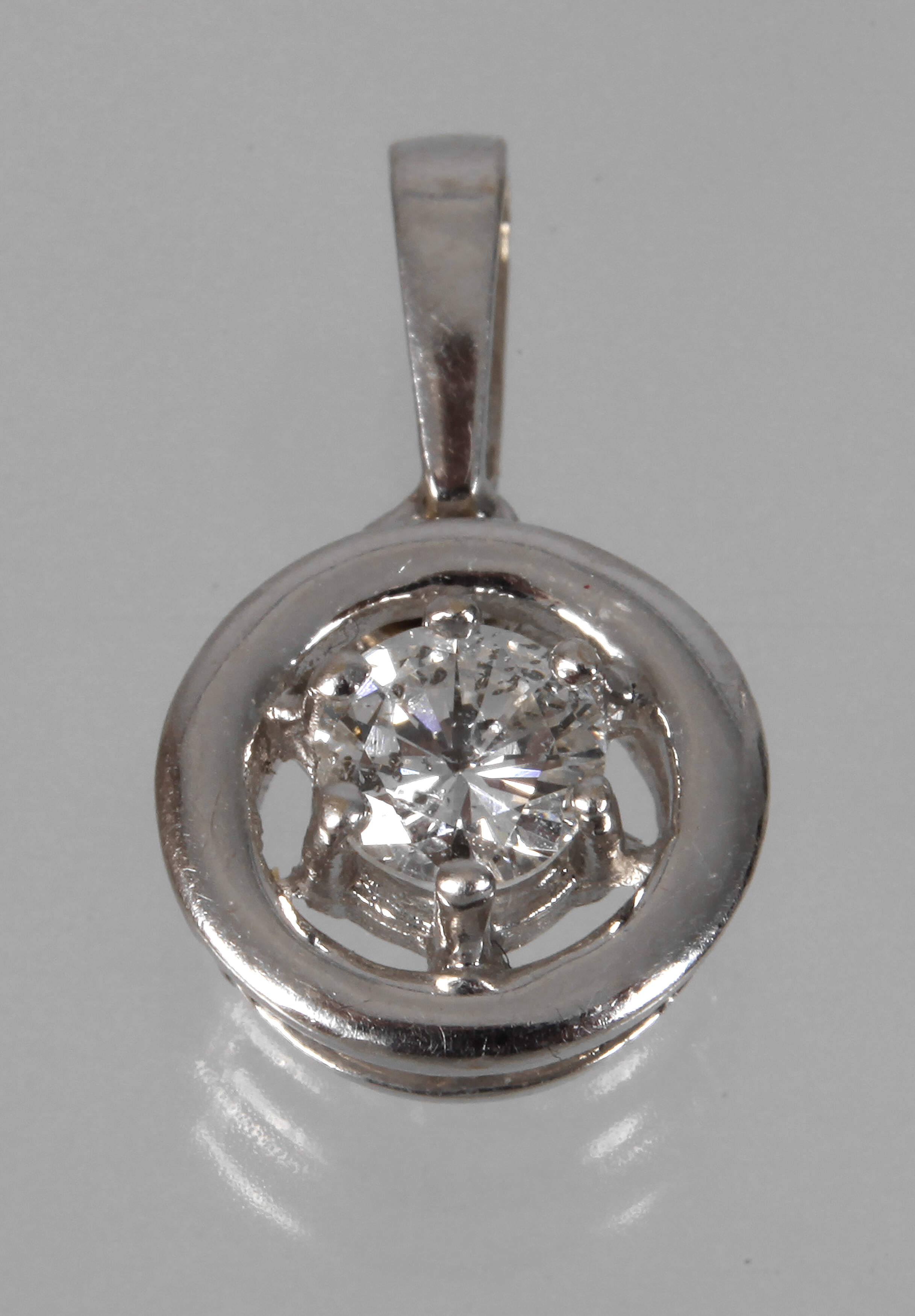 Anhänger mit Brillant