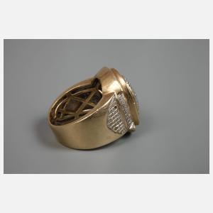 Prächtiger Ring mit Diamantbesatz