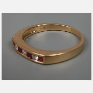 Ring mit Rubinen und Brillanten