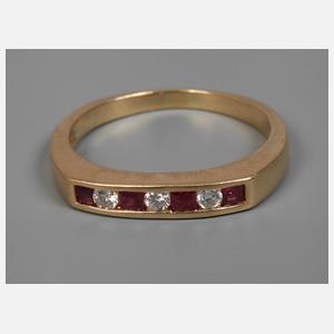 Ring mit Rubinen und Brillanten