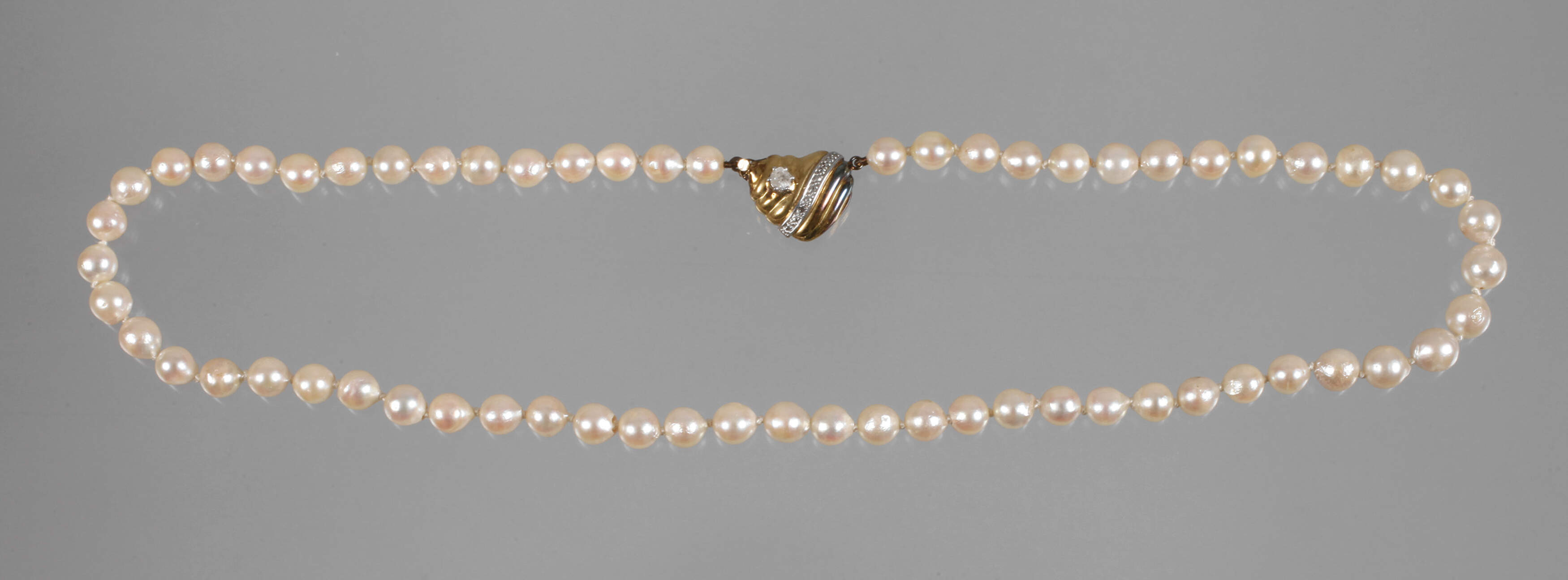 Perlenkette mit Schmuckschließe