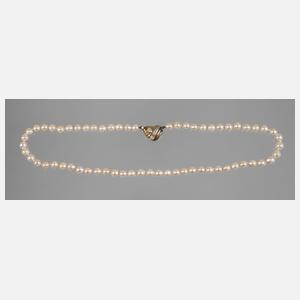 Perlenkette mit Schmuckschließe