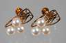 Paar Ohrringe mit Perlen