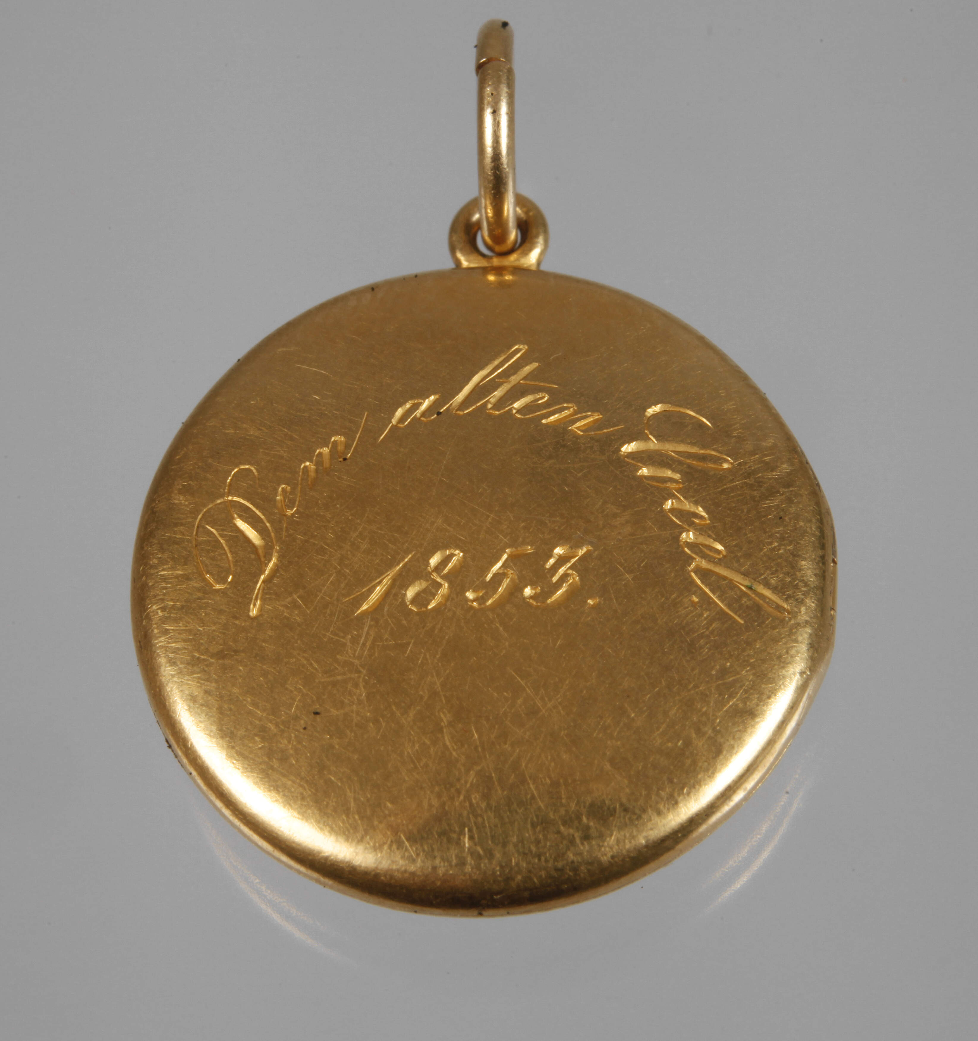 Medaillon mit Haargeflecht