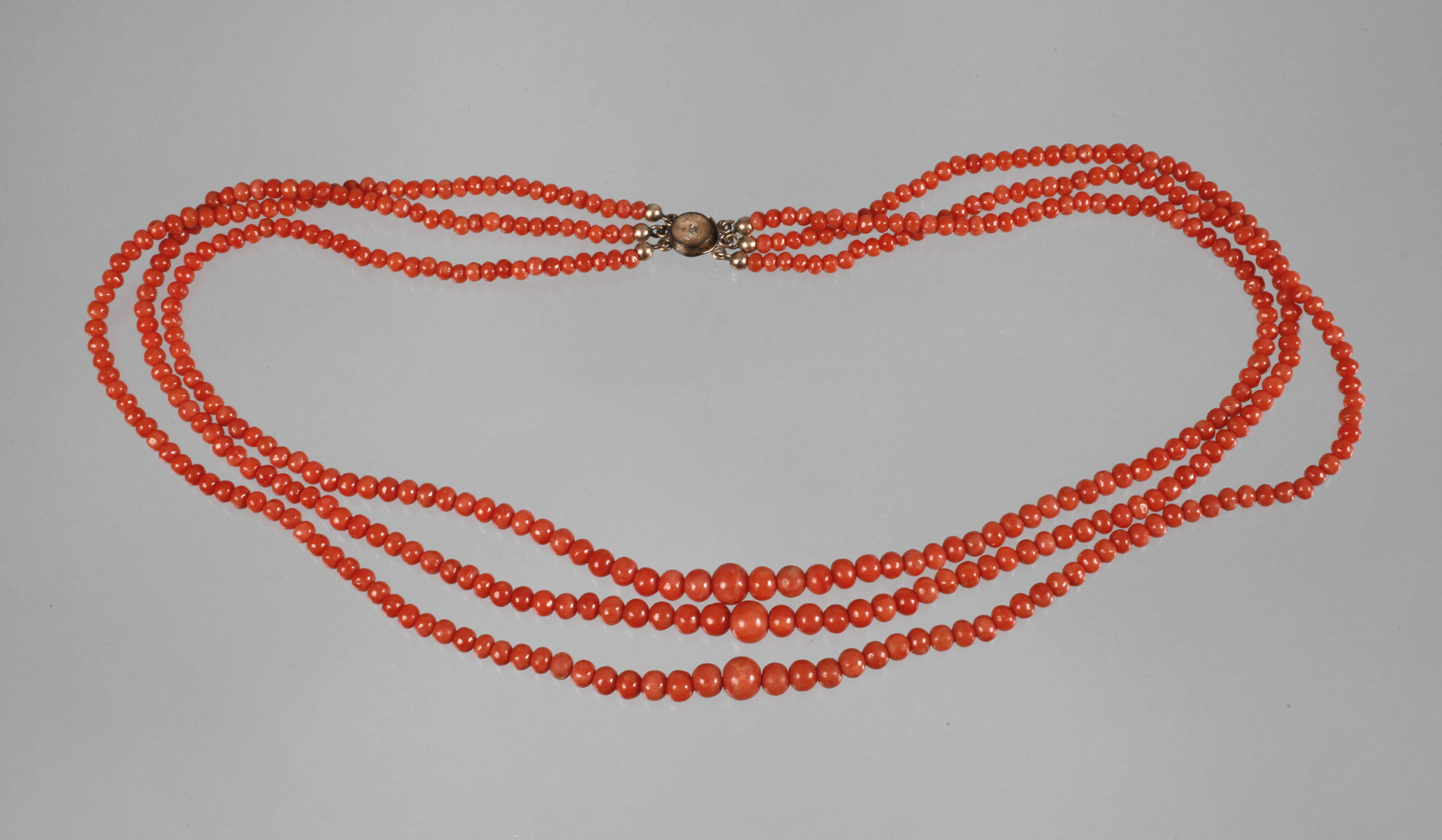 Dreireihiges Korallencollier