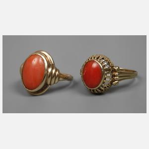 Zwei Damenringe mit Korallen
