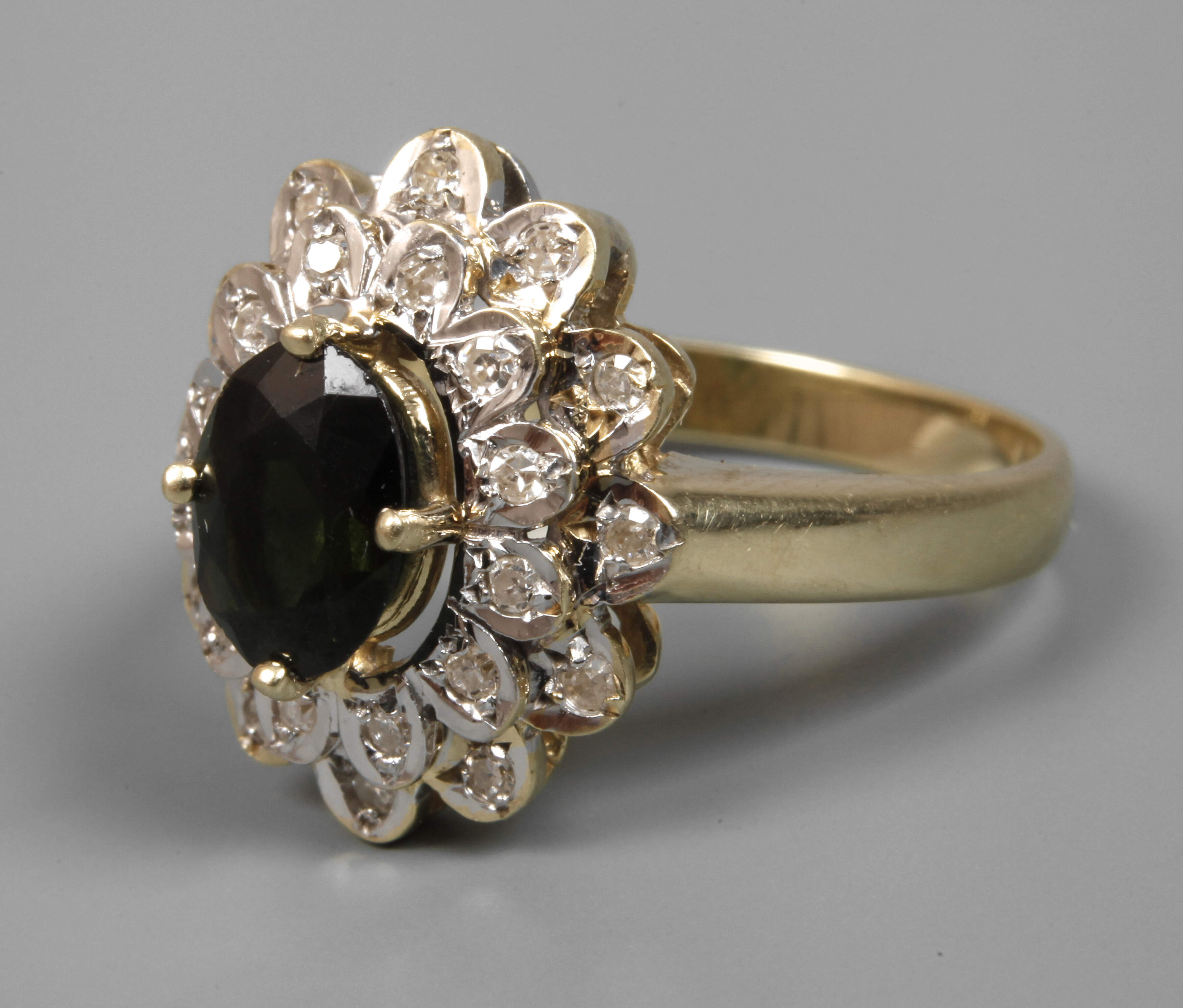 Damenring mit Turmalin und Diamanten