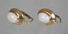 Paar Ohrringe mit Milchopalen
