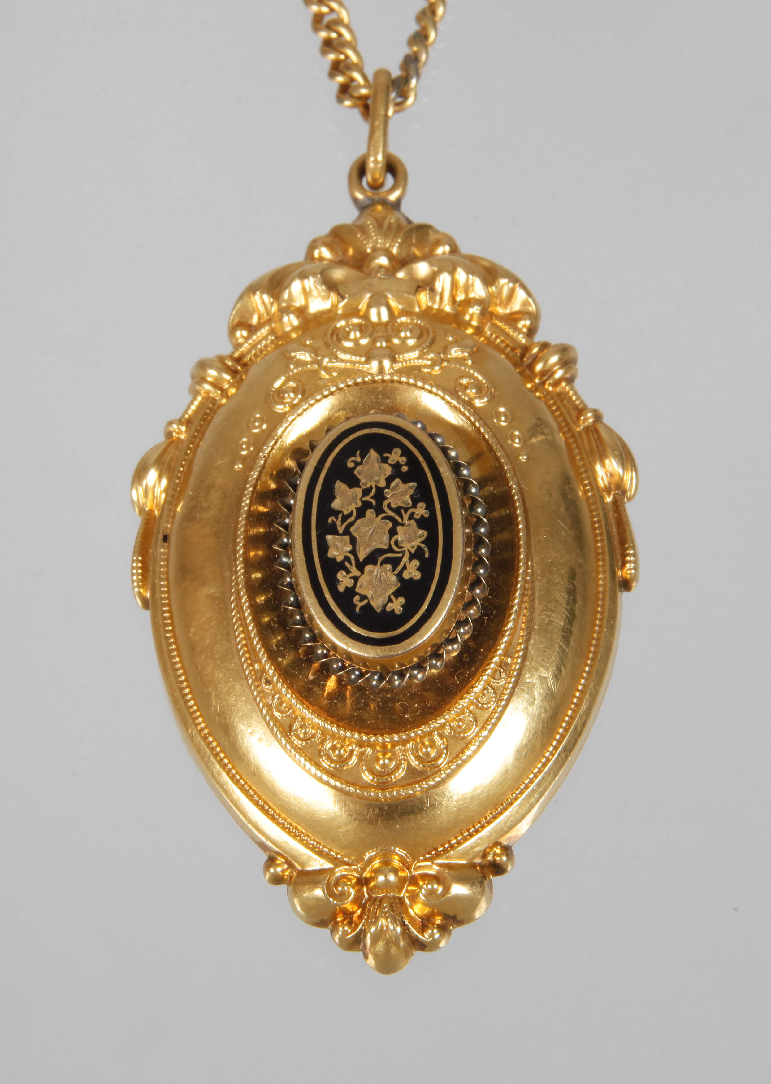 Biedermeieranhänger an Kette