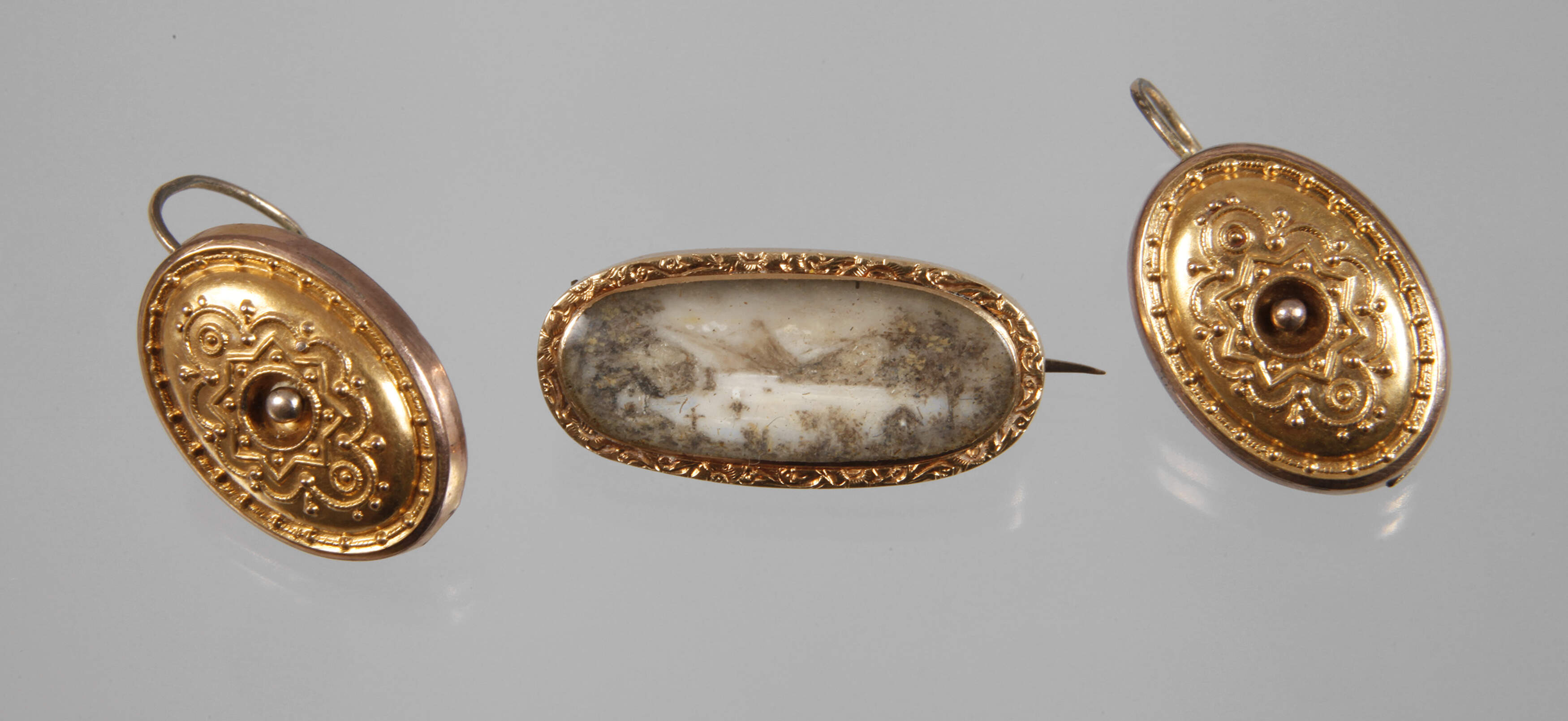 Biedermeier Paar Ohrringe und Brosche