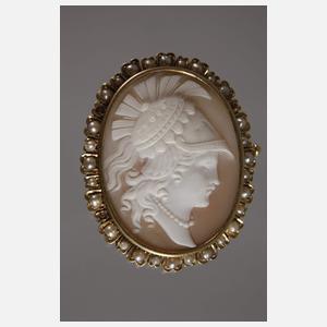 Kameenbrosche mit Perlen