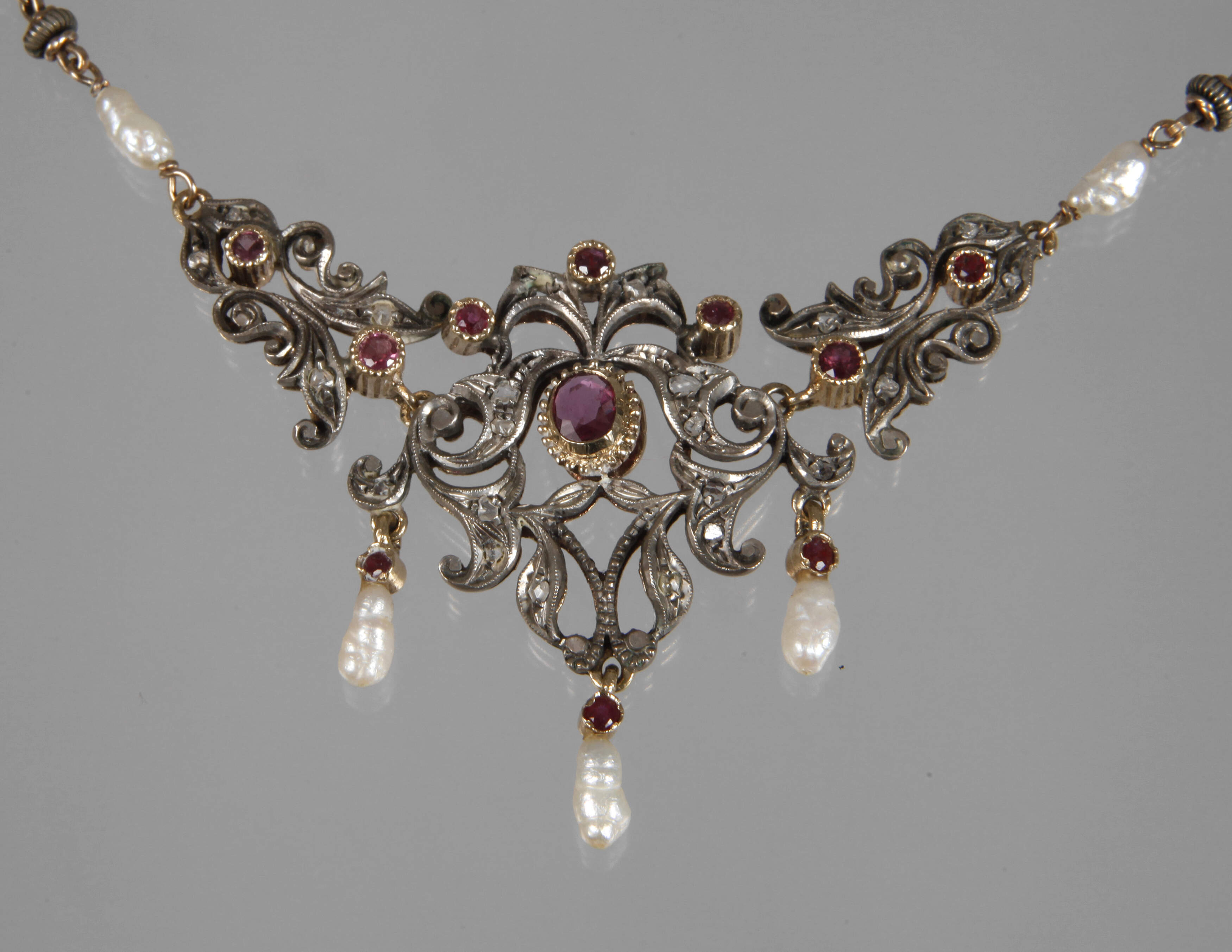 Prächtiges Historismuscollier