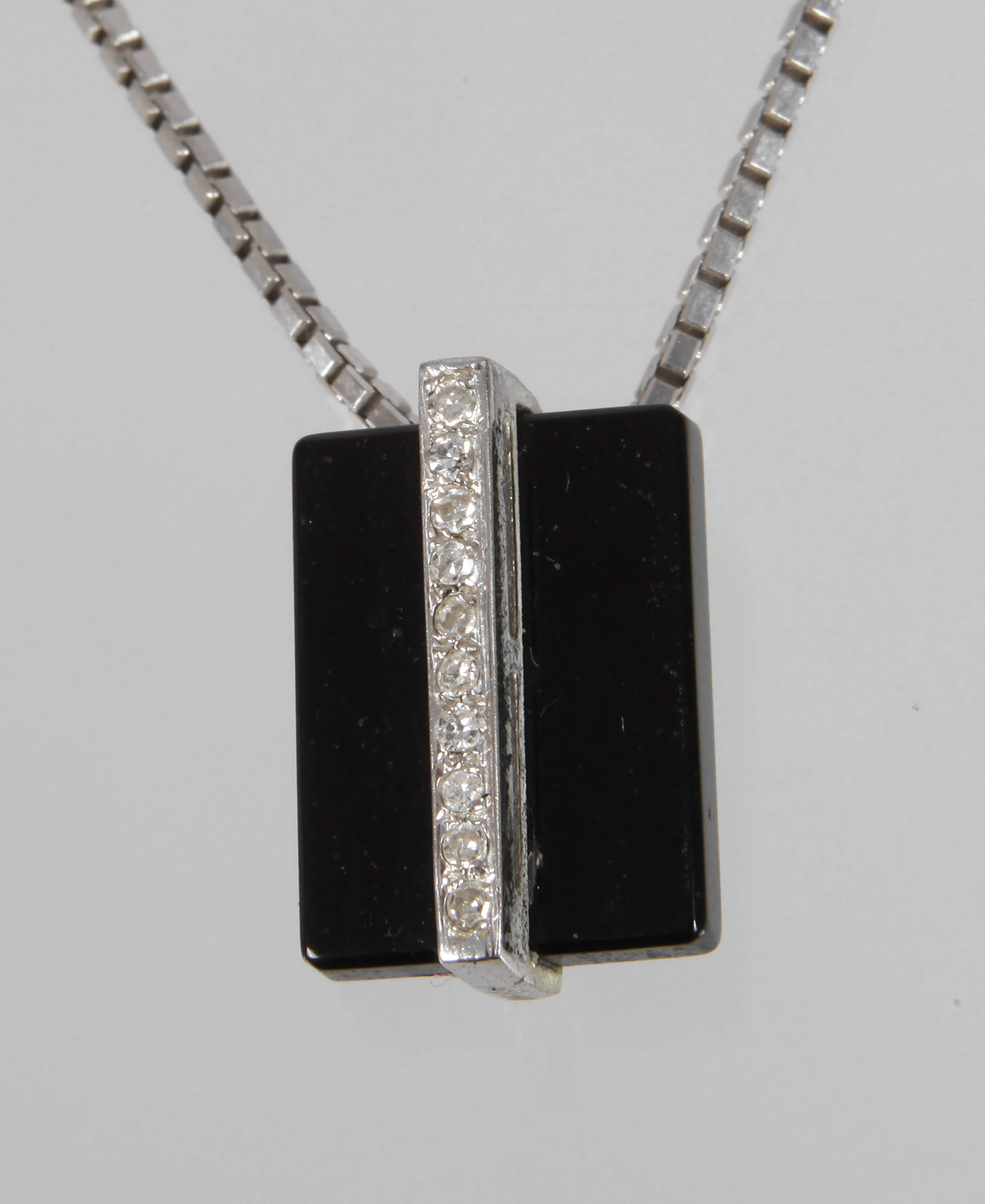 Art déco-Anhänger mit Onyx und Diamanten