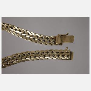 Drei Teile Goldschmuck