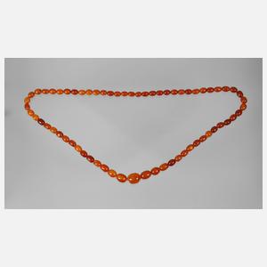 Langes Bernsteincollier