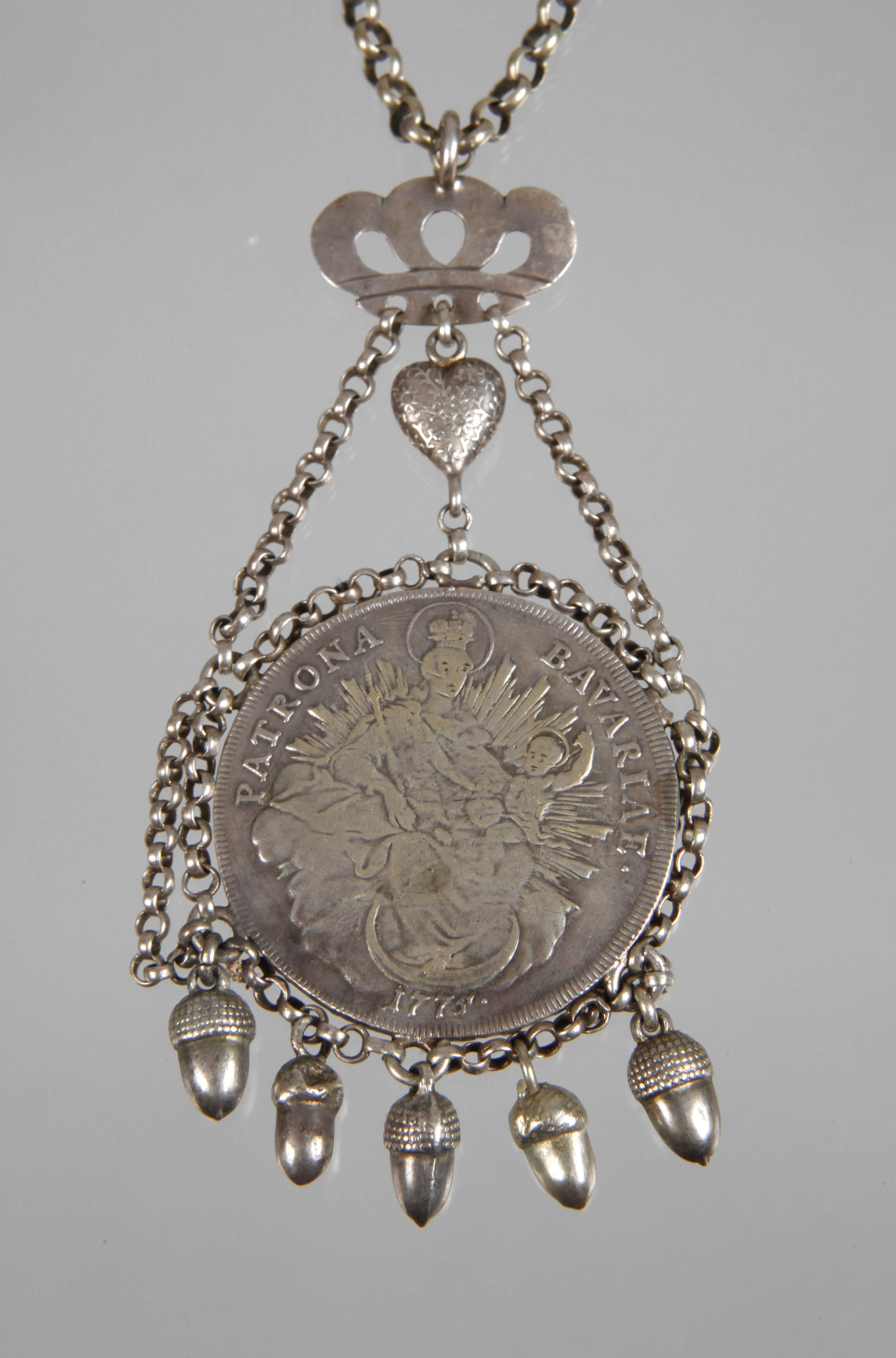 Prächtiger Trachtenanhänger an Kette