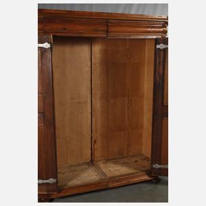 Kleiner barocker Dielenschrank