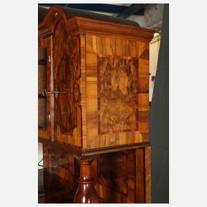 Barocker Aufsatzschrank