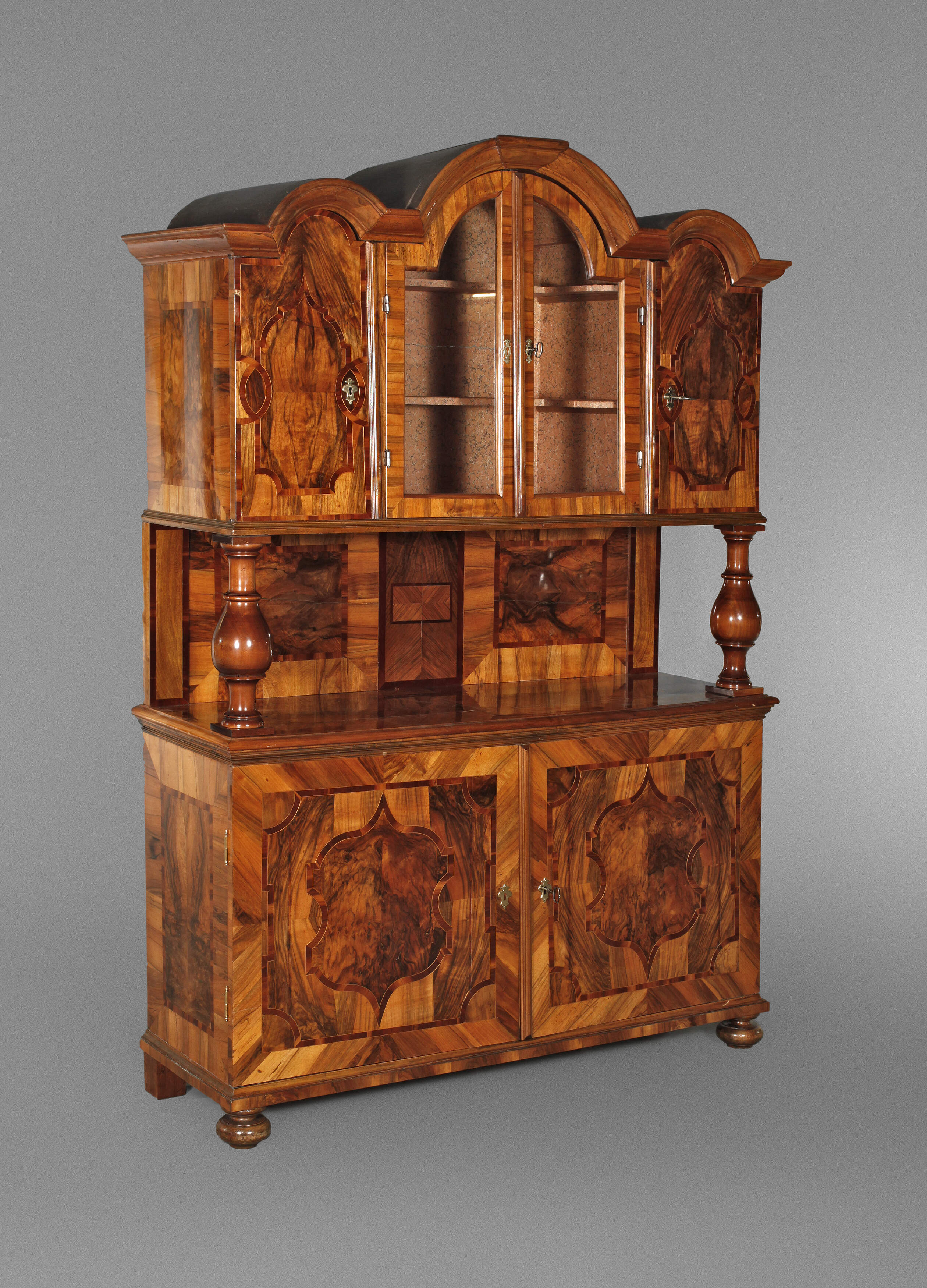 Barocker Aufsatzschrank