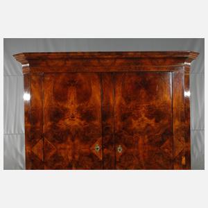 Großer Dielenschrank