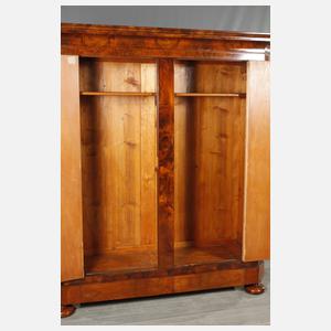 Großer Dielenschrank