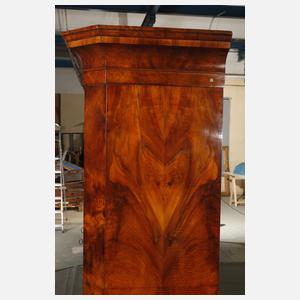 Großer Dielenschrank