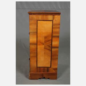 Kleine Pfeilerkommode im Barockstil