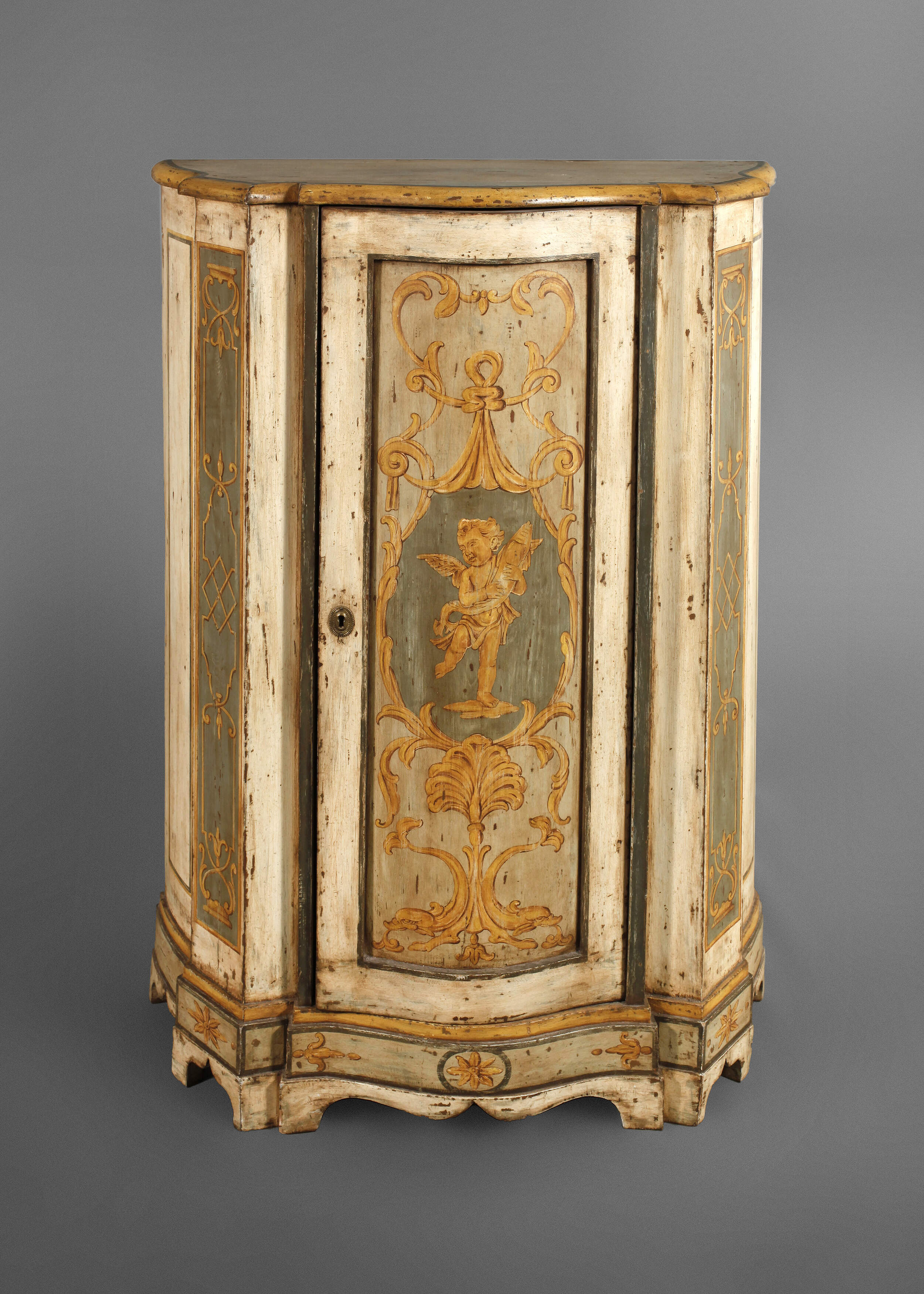 Halbschrank im Barockstil