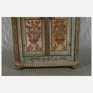 Bäuerlicher Hochzeitsschrank